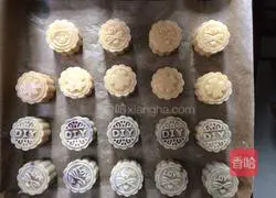 Cantonese white lotus paste and egg yolk mooncake without syrup version illustration 8