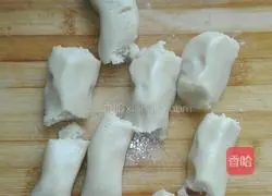 Illustration of how to make black rice stuffed mooncakes 12