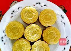 Illustration of how to make mooncakes with pumpkin and bean paste filling 4
