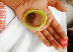 Peach mountain skin mooncake Illustration of how to do it 7