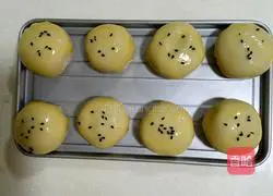 Egg Yolk Crisp ( Illustration of how to make mooncakes 12