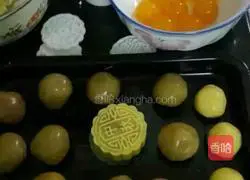 Lotus Paste Egg Yolk Mooncake Recipe Illustration 5