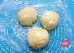 Illustration of how to make honey bean toast 7