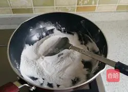 Illustration of how to make purple sweet potato and rose bean paste mooncakes 1