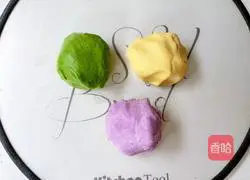 Illustration of how to make fragrant rice mooncakes 10