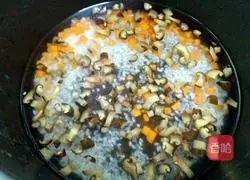 Illustration of how to make moon cake porridge 4