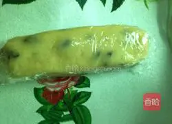 Illustration of how to make raisin biscuits 6