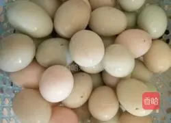 Illustration of how to make egg yolk and lotus paste mooncakes 2