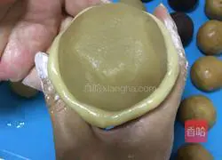Illustration of how to make lotus paste and egg yolk mooncakes 9