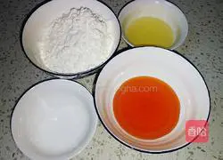 Illustration of how to make mooncakes with bean paste and egg yolk 2