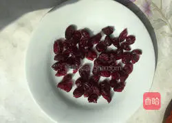 Illustration of how to make cranberry prune cookies 2