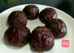 Illustration of how to make rose stuffed mooncakes 5