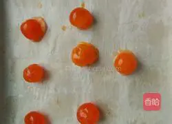 Lotus Paste and Egg Yolk Mooncake Recipe Illustration 4