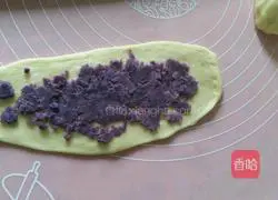 Illustration of how to make fancy purple sweet potato bread 4