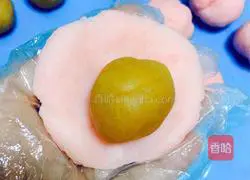 Illustration of how to make custard snowskin mooncakes 9