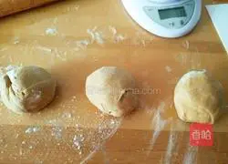 Illustration of how to make a bear bag 6