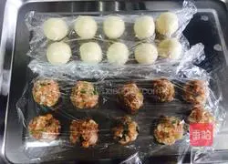 Illustration of how to make mustard vegetable and fresh meat mooncakes 7