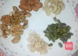 Illustration of how to make nut and bean paste mooncakes 1