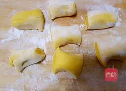 Mung beans Illustration of how to make pumpkin mooncakes with sand filling 8