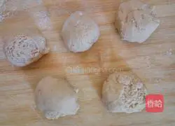 Illustration of how to make chocolate hedgehog steamed buns 5