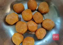 Illustration of how to make bean paste and egg yolk mooncakes 6