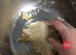 Cantonese egg yolk bean paste mooncake recipe 4