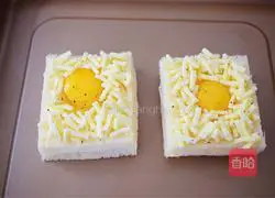 Illustration of how to make egg cheese toast 13