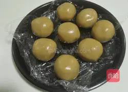 Lotus Paste and Egg Yolk Mooncake Recipe Illustration 14
