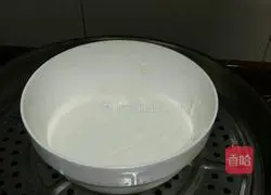 Illustration of how to make snow-skin mooncakes with milky egg yolk filling 5