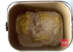 Illustration of how to make salad toast 1