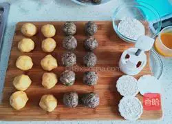 Cantonese five-nut mooncake recipe 6