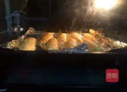 Caterpillar Bread Illustration of how to do it 18