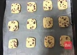 Illustration of how to make cranberry cookies 9