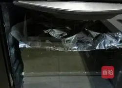 Illustration of how to make meat floss bread 17