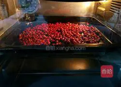 Illustration of how to make peanut beef biscuits 17