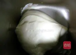 Illustration of how to make two-color toast 1