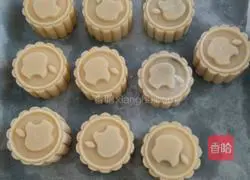 Illustration of how to make fruit-filled mooncakes 13