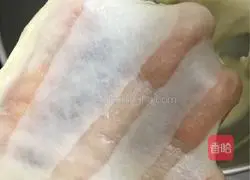 Illustration of how to make kitten squeeze buns 2