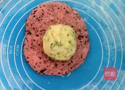 Illustration of how to make pitaya and chive salty biscuits 4