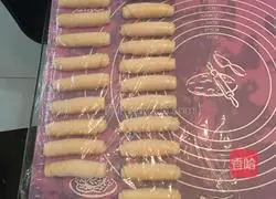 Illustration of how to make fresh meat mooncakes 11