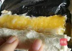 Illustration of how to make fish-filled egg toast rolls 5