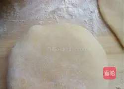 Illustration of how to make mooncakes with electric pan 9