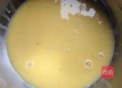 Illustration of how to make custard snowskin mooncakes 3