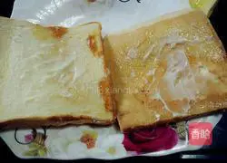 Illustration of how to make cheese toast slices 4