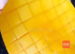 Illustration of how to make mango yogurt toast 2