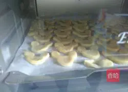 Illustration of how to make red date yogurt biscuits 5