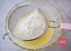 Illustration of how to make cartoon milk biscuits 6