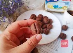 Illustration of how to make coffee bean cookies 13