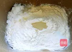 Illustration of how to make two-color toast 2