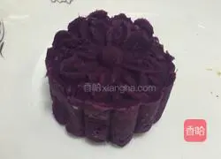 Illustration of how to make purple potato and red bean filling mooncakes 6